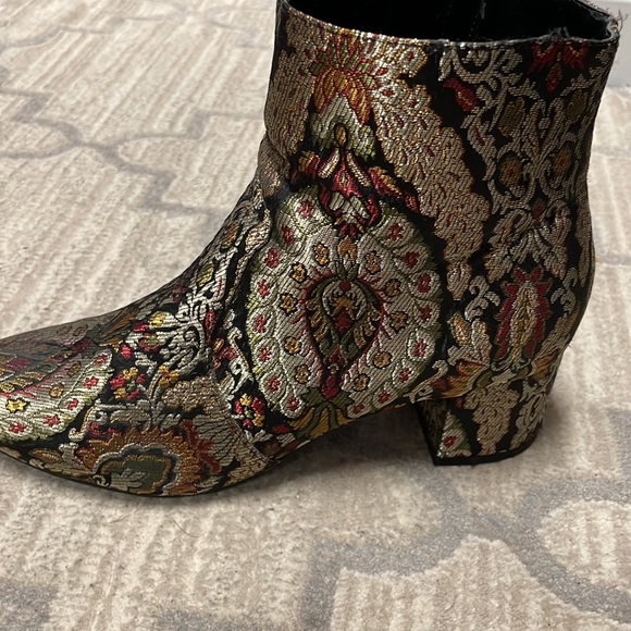 Gold pattern ankle booties with block heel - Picture 2 of 4